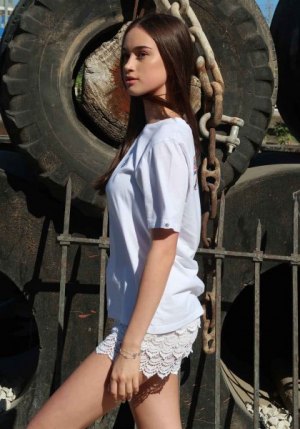 Anna_E_GorgeousGroup11