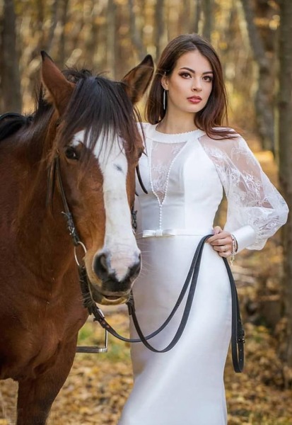 Carmina_GorgeousGroup13