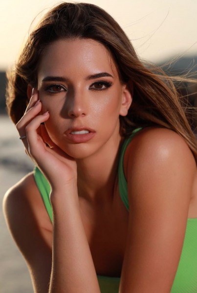Lara_GorgeousGroup1