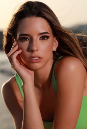 Lara_GorgeousGroup1