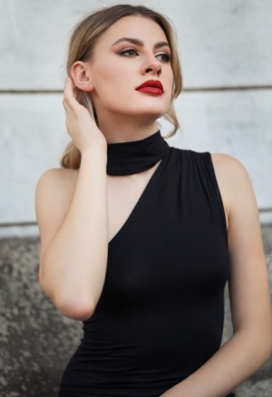 Vivien_GorgeousGroup7