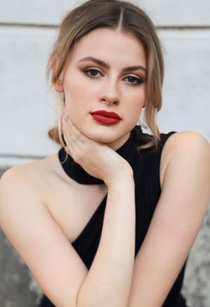 Vivien_GorgeousGroup8